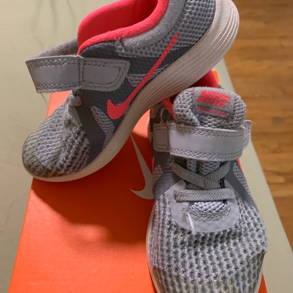 Girls Nike sneakers, size 9c